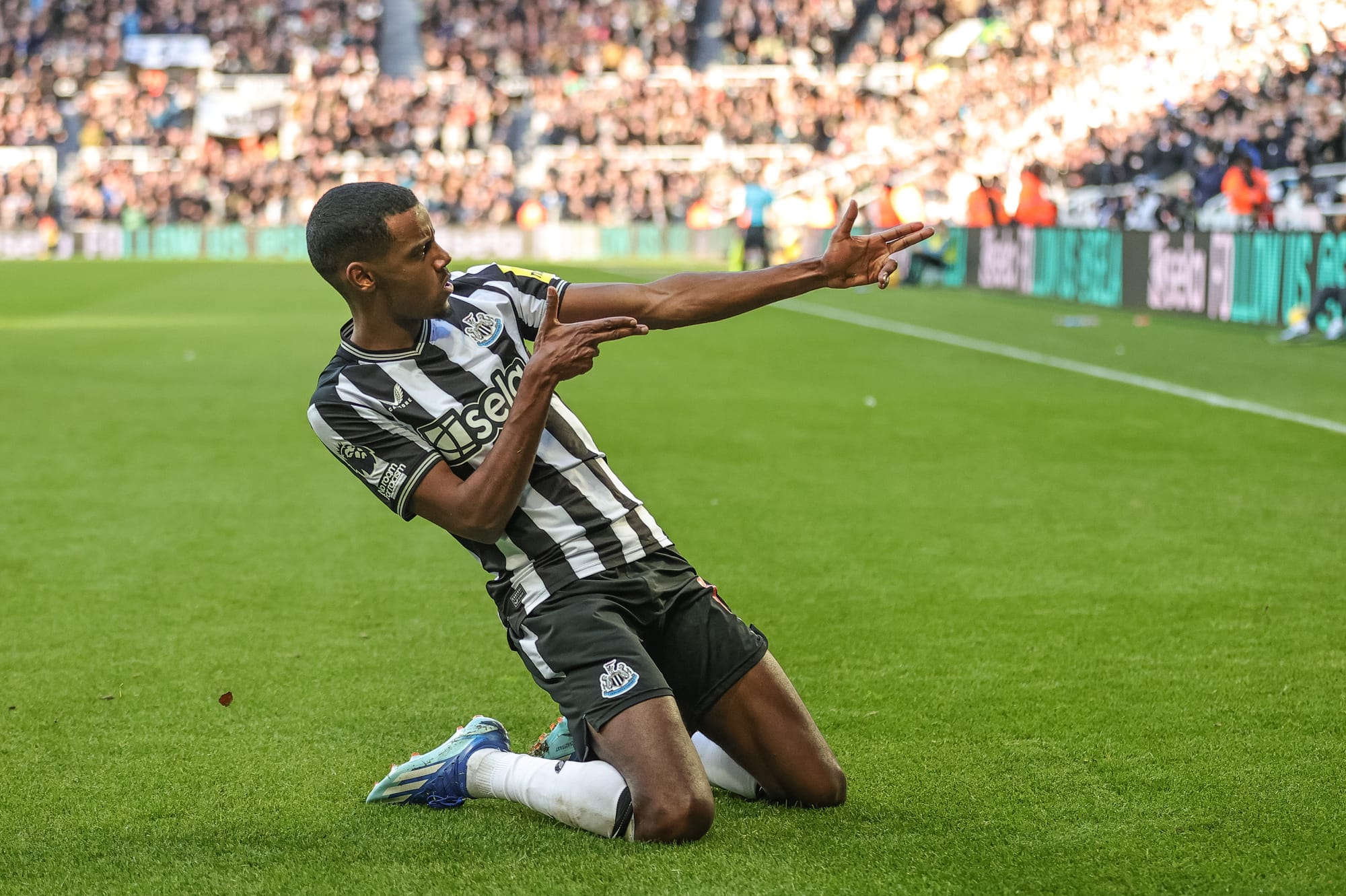 Lösningen på Isak–Newcastle-konflikten kan vara nära