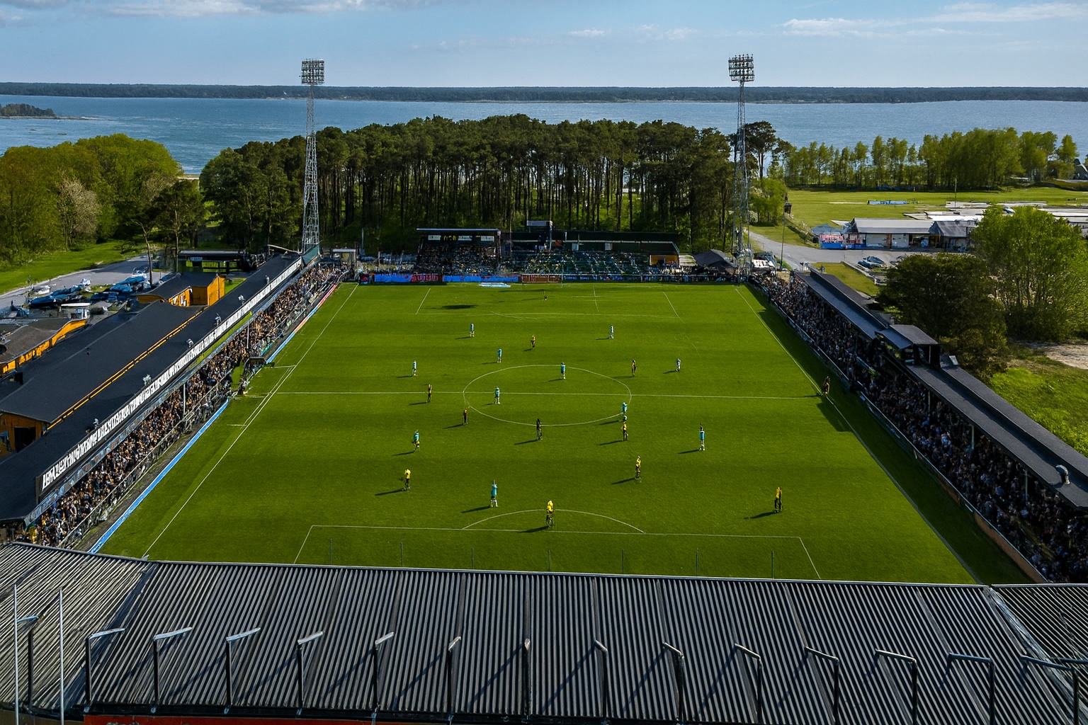 Mjällby AIF besegrar Halmstads BK med 1-0 på Strandvallen